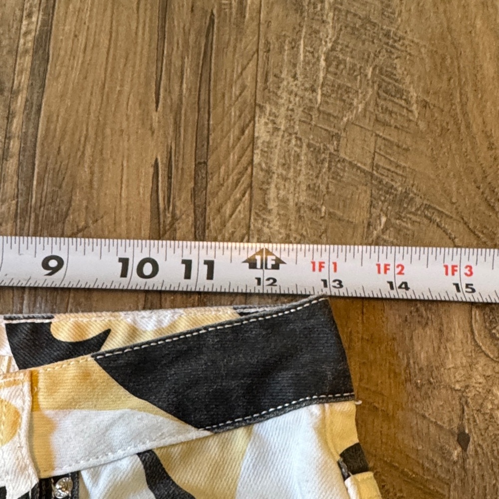 PacSun 90’s Boyfriend Black and White Flower & Ying Yang Patterned Jeans-Size 26 - Picture 9 of 10
